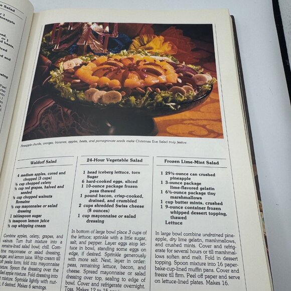 Treasury Of Christmas Crafts & Foods Hardcover Cookbook Better Homes And Gardens - Picture 6 of 8